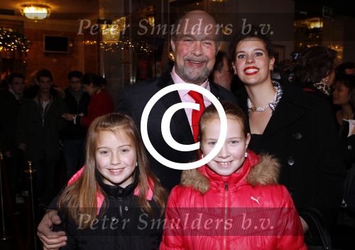 Amsterdam 22 december 2011
Premiere kerstcircus in carre. Bert Simhoffer met vrouw en kinderen
Peter Smulders bv