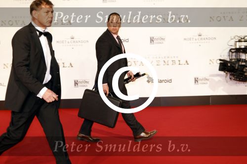 Amsterdam 21 november 2011
Premiere Nova Zembla in het RAI theater. De film is geregisseerd door Reinout Oerlemans en Robert de Hoog en Doutzen Kroes spelen de hoofdrollen.
Prinses Maxima en prins Wilem Alexander zijn de eregasten. beveiliging
Peter Smulders bv