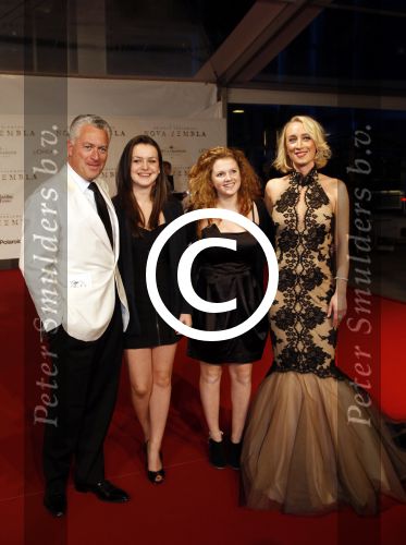 Amsterdam 21 november 2011
Premiere Nova Zembla in het RAI theater. De film is geregisseerd door Reinout Oerlemans en Robert de Hoog en Doutzen Kroes spelen de hoofdrollen.
Prinses Maxima en prins Wilem Alexander zijn de eregasten. Bram Moszkovicz met vriendin Eva Jinek en dochter met vriendin
Peter Smulders bv