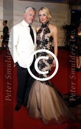 Amsterdam 21 november 2011
Premiere Nova Zembla in het RAI theater. De film is geregisseerd door Reinout Oerlemans en Robert de Hoog en Doutzen Kroes spelen de hoofdrollen.
Prinses Maxima en prins Wilem Alexander zijn de eregasten. Bram Moszkovicz met vriendin Eva Jinek
Peter Smulders bv