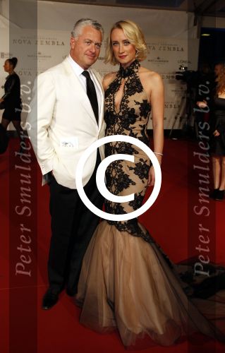 Amsterdam 21 november 2011
Premiere Nova Zembla in het RAI theater. De film is geregisseerd door Reinout Oerlemans en Robert de Hoog en Doutzen Kroes spelen de hoofdrollen.
Prinses Maxima en prins Wilem Alexander zijn de eregasten. Bram Moszkovicz met vriendin Eva Jinek
Peter Smulders bv