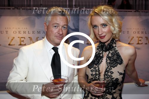 Amsterdam 21 november 2011
Premiere Nova Zembla in het RAI theater. De film is geregisseerd door Reinout Oerlemans en Robert de Hoog en Doutzen Kroes spelen de hoofdrollen.
Prinses Maxima en prins Wilem Alexander zijn de eregasten. Bram Moszkovicz met vriendin Eva Jinek
Peter Smulders bv