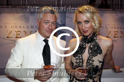 Amsterdam 21 november 2011
Premiere Nova Zembla in het RAI theater. De film is geregisseerd door Reinout Oerlemans en Robert de Hoog en Doutzen Kroes spelen de hoofdrollen.
Prinses Maxima en prins Wilem Alexander zijn de eregasten. Bram Moszkovicz met vriendin Eva Jinek
Peter Smulders bv