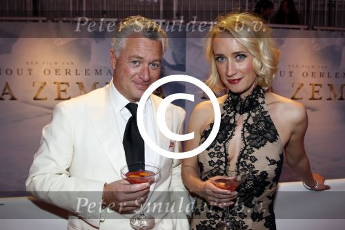 Amsterdam 21 november 2011
Premiere Nova Zembla in het RAI theater. De film is geregisseerd door Reinout Oerlemans en Robert de Hoog en Doutzen Kroes spelen de hoofdrollen.
Prinses Maxima en prins Wilem Alexander zijn de eregasten. Bram Moszkovicz met vriendin Eva Jinek
Peter Smulders bv