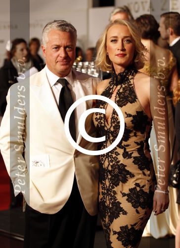 Amsterdam 21 november 2011
Premiere Nova Zembla in het RAI theater. De film is geregisseerd door Reinout Oerlemans en Robert de Hoog en Doutzen Kroes spelen de hoofdrollen.
Prinses Maxima en prins Wilem Alexander zijn de eregasten. Bram Moszkovicz met vriendin Eva Jinek
Peter Smulders bv