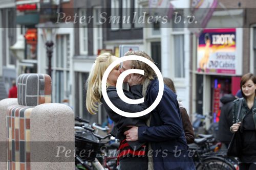Amsterdam 6 november 201
Bridget Maasland viert haar verjaardag op de wallen bij chinees restaurant Oriental. Ook haar vriend Pieter v Schaijk is aanwezig
Peter Smulders bv
