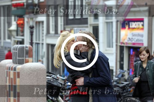 Amsterdam 6 november 201
Bridget Maasland viert haar verjaardag op de wallen bij chinees restaurant Oriental. Ook haar vriend Pieter v Schaijk is aanwezig
Peter Smulders bv