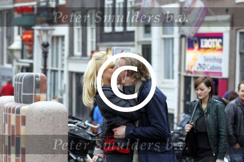 Amsterdam 6 november 201
Bridget Maasland viert haar verjaardag op de wallen bij chinees restaurant Oriental. Ook haar vriend Pieter v Schaijk is aanwezig
Peter Smulders bv