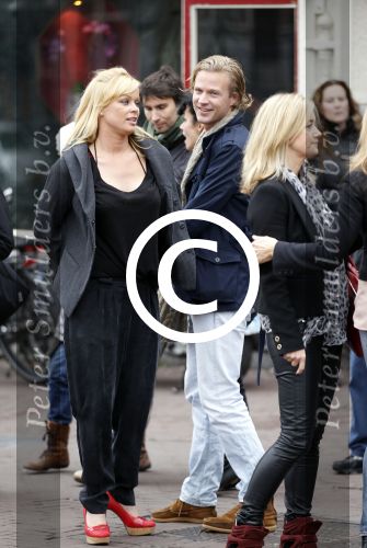 Amsterdam 6 november 201
Bridget Maasland viert haar verjaardag op de wallen bij chinees restaurant Oriental. Ook haar vriend Pieter v Schaijk is aanwezig
Peter Smulders bv