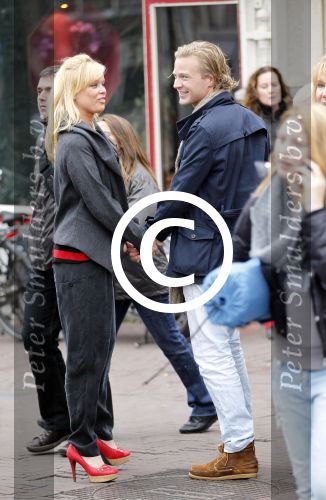 Amsterdam 6 november 201
Bridget Maasland viert haar verjaardag op de wallen bij chinees restaurant Oriental. Ook haar vriend Pieter v Schaijk is aanwezig
Peter Smulders bv