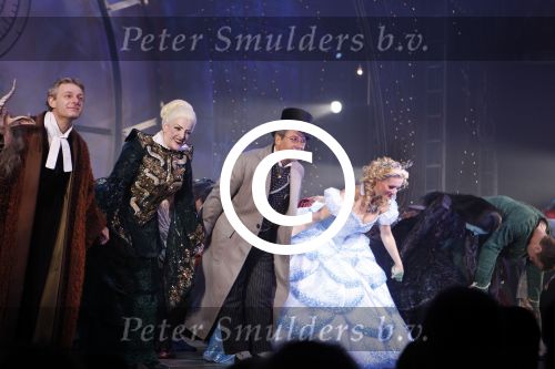 Scheveningen 6 november 2011
Premiere Wicked in het circustheater met in de hoofdrollen Chantal janzen Willemijn Verkaik  Jim Bakkum Bill v Dijk en div andere.
Peter Smulders bv