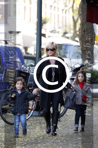 Amsterdam 2 november 2011
Connie Breukhoven met Soraiya en Semmy op de cornelis schuytstraat
Peter Smulders bv