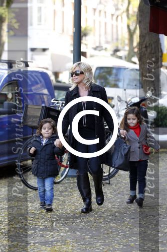 Amsterdam 2 november 2011
Connie Breukhoven met Soraiya en Semmy op de cornelis schuytstraat
Peter Smulders bv