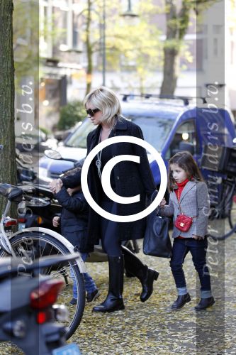 Amsterdam 2 november 2011
Connie Breukhoven met Soraiya en Semmy op de cornelis schuytstraat
Peter Smulders bv