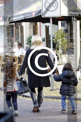 Amsterdam 2 november 2011
Connie Breukhoven met Soraiya en Semmy op de cornelis schuytstraat
Peter Smulders bv