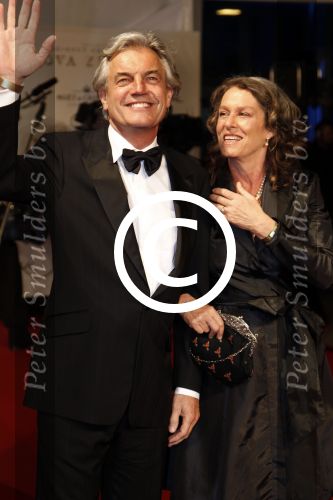 Amsterdam 21 november 2011
Premiere Nova Zembla in het RAI theater. De film is geregisseerd door Reinout Oerlemans en Robert de Hoog en Doutzen Kroes spelen de hoofdrollen.
Prinses Maxima en prins Wilem Alexander zijn de eregasten. Derek de Lint met vrouw
Peter Smulders bv