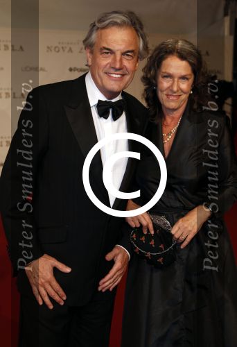 Amsterdam 21 november 2011
Premiere Nova Zembla in het RAI theater. De film is geregisseerd door Reinout Oerlemans en Robert de Hoog en Doutzen Kroes spelen de hoofdrollen.
Prinses Maxima en prins Wilem Alexander zijn de eregasten. Derek de Lint met vrouw
Peter Smulders bv