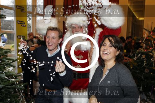 Amsterdam 8 december 2011
Bn ers tuigen kerstboom op voor het goede doel in artis. De aktie is mogelijk gemaakt door Sky radio. Dione de Graaff en Jochem Uytenhage
Peter Smulders bv