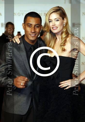 Amsterdam 21 november 2011
Premiere Nova Zembla in het RAI theater. De film is geregisseerd door Reinout Oerlemans en Robert de Hoog en Doutzen Kroes spelen de hoofdrollen.
Prinses Maxima en prins Wilem Alexander zijn de eregasten.Doutzen met man Sunnery James
Peter Smulders bv