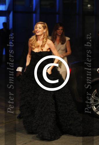 Amsterdam 21 november 2011
Premiere Nova Zembla in het RAI theater. De film is geregisseerd door Reinout Oerlemans en Robert de Hoog en Doutzen Kroes spelen de hoofdrollen.
Prinses Maxima en prins Wilem Alexander zijn de eregasten.Doutzen met man Sunnery James
Peter Smulders bv