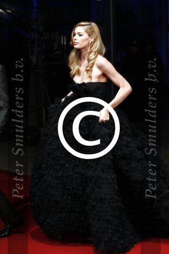 Amsterdam 21 november 2011
Premiere Nova Zembla in het RAI theater. De film is geregisseerd door Reinout Oerlemans en Robert de Hoog en Doutzen Kroes spelen de hoofdrollen.
Prinses Maxima en prins Wilem Alexander zijn de eregasten.Doutzen met man Sunnery James
Peter Smulders bv