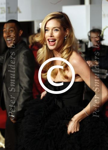 Amsterdam 21 november 2011
Premiere Nova Zembla in het RAI theater. De film is geregisseerd door Reinout Oerlemans en Robert de Hoog en Doutzen Kroes spelen de hoofdrollen.
Prinses Maxima en prins Wilem Alexander zijn de eregasten.Doutzen met man Sunnery James
Peter Smulders bv
