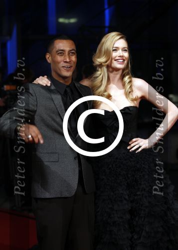 Amsterdam 21 november 2011
Premiere Nova Zembla in het RAI theater. De film is geregisseerd door Reinout Oerlemans en Robert de Hoog en Doutzen Kroes spelen de hoofdrollen.
Prinses Maxima en prins Wilem Alexander zijn de eregasten.Doutzen met man Sunnery James
Peter Smulders bv