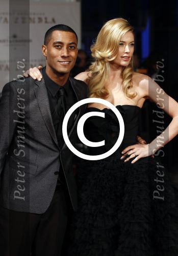 Amsterdam 21 november 2011
Premiere Nova Zembla in het RAI theater. De film is geregisseerd door Reinout Oerlemans en Robert de Hoog en Doutzen Kroes spelen de hoofdrollen.
Prinses Maxima en prins Wilem Alexander zijn de eregasten.Doutzen met man Sunnery James
Peter Smulders bv