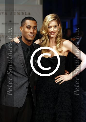 Amsterdam 21 november 2011
Premiere Nova Zembla in het RAI theater. De film is geregisseerd door Reinout Oerlemans en Robert de Hoog en Doutzen Kroes spelen de hoofdrollen.
Prinses Maxima en prins Wilem Alexander zijn de eregasten.Doutzen met man Sunnery James
Peter Smulders bv