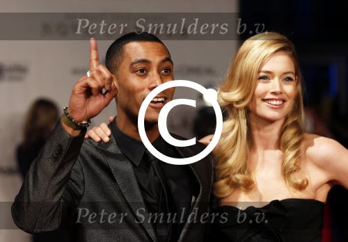 Amsterdam 21 november 2011
Premiere Nova Zembla in het RAI theater. De film is geregisseerd door Reinout Oerlemans en Robert de Hoog en Doutzen Kroes spelen de hoofdrollen.
Prinses Maxima en prins Wilem Alexander zijn de eregasten.Doutzen met man Sunnery James
Peter Smulders bv