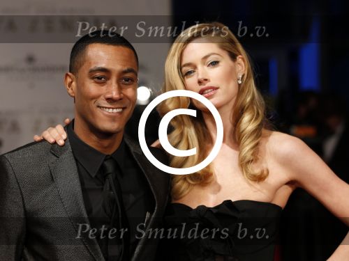 Amsterdam 21 november 2011
Premiere Nova Zembla in het RAI theater. De film is geregisseerd door Reinout Oerlemans en Robert de Hoog en Doutzen Kroes spelen de hoofdrollen.
Prinses Maxima en prins Wilem Alexander zijn de eregasten.Doutzen met man Sunnery James
Peter Smulders bv