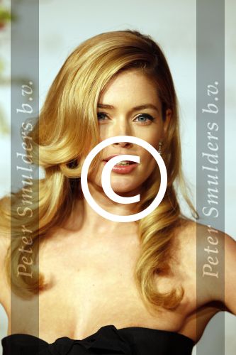 Amsterdam 21 november 2011
Premiere Nova Zembla in het RAI theater. De film is geregisseerd door Reinout Oerlemans en Robert de Hoog en Doutzen Kroes spelen de hoofdrollen.
Prinses Maxima en prins Wilem Alexander zijn de eregasten.Doutzen met man Sunnery James
Peter Smulders bv