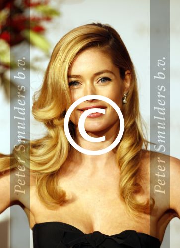 Amsterdam 21 november 2011
Premiere Nova Zembla in het RAI theater. De film is geregisseerd door Reinout Oerlemans en Robert de Hoog en Doutzen Kroes spelen de hoofdrollen.
Prinses Maxima en prins Wilem Alexander zijn de eregasten.Doutzen met man Sunnery James
Peter Smulders bv