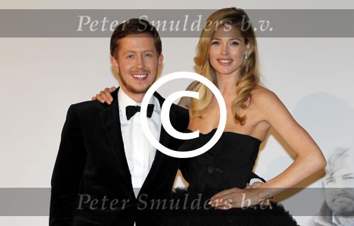 Amsterdam 21 november 2011
Premiere Nova Zembla in het RAI theater. De film is geregisseerd door Reinout Oerlemans en Robert de Hoog en Doutzen Kroes spelen de hoofdrollen.
Prinses Maxima en prins Wilem Alexander zijn de eregasten.
Peter Smulders bv