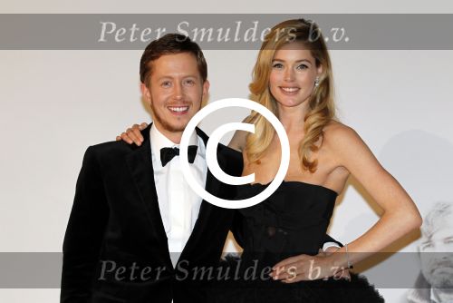 Amsterdam 21 november 2011
Premiere Nova Zembla in het RAI theater. De film is geregisseerd door Reinout Oerlemans en Robert de Hoog en Doutzen Kroes spelen de hoofdrollen.
Prinses Maxima en prins Wilem Alexander zijn de eregasten.
Peter Smulders bv