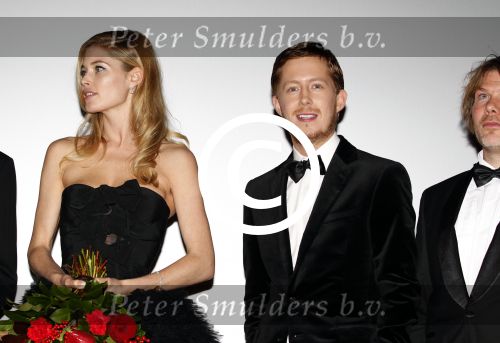 Amsterdam 21 november 2011
Premiere Nova Zembla in het RAI theater. De film is geregisseerd door Reinout Oerlemans en Robert de Hoog en Doutzen Kroes spelen de hoofdrollen.
Prinses Maxima en prins Wilem Alexander zijn de eregasten.
Peter Smulders bv