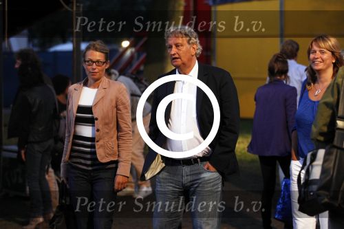 Amsterdam 19 augustus 2011
Theater festival de parade in Amsterdam. Burgemeester Eberhard v d Laan met zijn vrouw op de parade
Peter Smulders bv