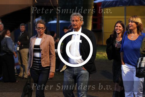 Amsterdam 19 augustus 2011
Theater festival de parade in Amsterdam. Burgemeester Eberhard v d Laan met zijn vrouw op de parade
Peter Smulders bv