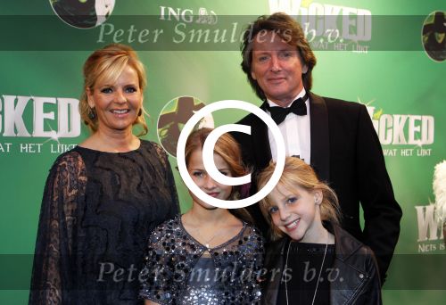 Scheveningen 6 november 2011
Premiere Wicked in het circustheater. Erik de Zwart met zijn vrouw en dochters
Peter Smulders bv