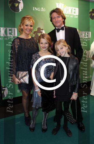Scheveningen 6 november 2011
Premiere Wicked in het circustheater. Erik de Zwart met zijn vrouw en dochters
Peter Smulders bv