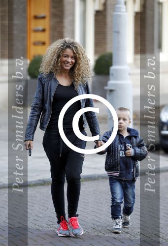 Amsterdam 28 november 2011
Opening sportschool Carlos Lens. Fajah Lourens met zoon
Peter Smulders bv