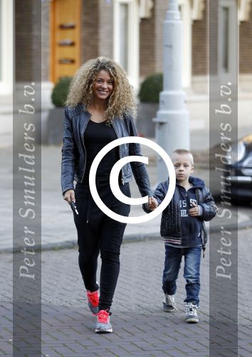 Amsterdam 28 november 2011
Opening sportschool Carlos Lens. Fajah Lourens met zoon
Peter Smulders bv