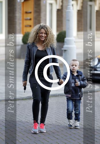 Amsterdam 28 november 2011
Opening sportschool Carlos Lens. Fajah Lourens met zoon
Peter Smulders bv