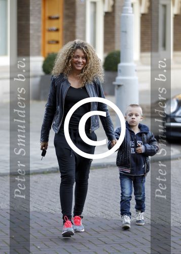Amsterdam 28 november 2011
Opening sportschool Carlos Lens. Fajah Lourens met zoon
Peter Smulders bv