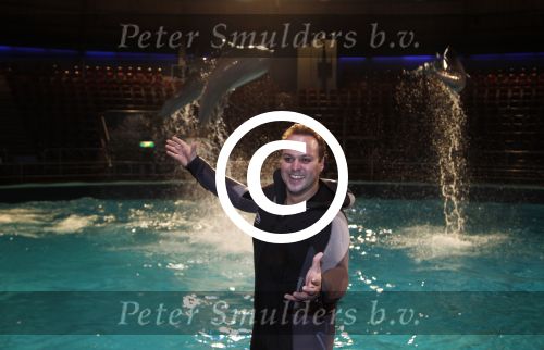 Harderwijk 30 november 2011
Frans Bauer aan het trainen voor show met dolfijnen in het dolfinarium. Zijn vader en zoon Christiaan zijn erbij.
Peter Smulders bv