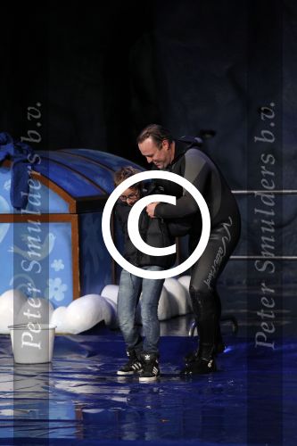 Harderwijk 30 november 2011
Frans Bauer aan het trainen voor show met dolfijnen in het dolfinarium. Zijn vader en zoon Christiaan zijn erbij.
Peter Smulders bv