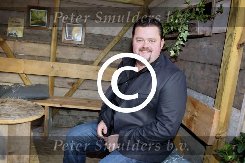 BAARN - In Restaurant Vuur is de perspresentatie gehouden van de nieuwe kerst cd genaamd Christmas Duets.  Met op de foto zanger Frans Duijts. FOTO PETER SMULDERS BV