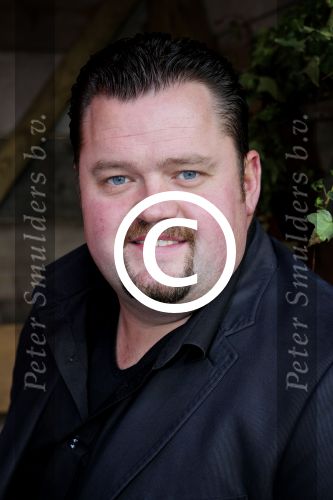 BAARN - In Restaurant Vuur is de perspresentatie gehouden van de nieuwe kerst cd genaamd Christmas Duets.  Met op de foto zanger Frans Duijts. FOTO PETER SMULDERS BV