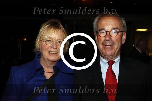 Rotterdam 1 november 2011
De gasten voor het concert van Lee Towers in ahoy. Frans Weisglas met vrouw
Peter Smulders bv