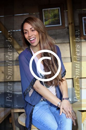 BAARN - In Restaurant Vuur is de perspresentatie gehouden van de nieuwe kerst cd genaamd Christmas Duets.  Met op de foto zangeres Glennis Grace. FOTO PETER SMULDERS BV